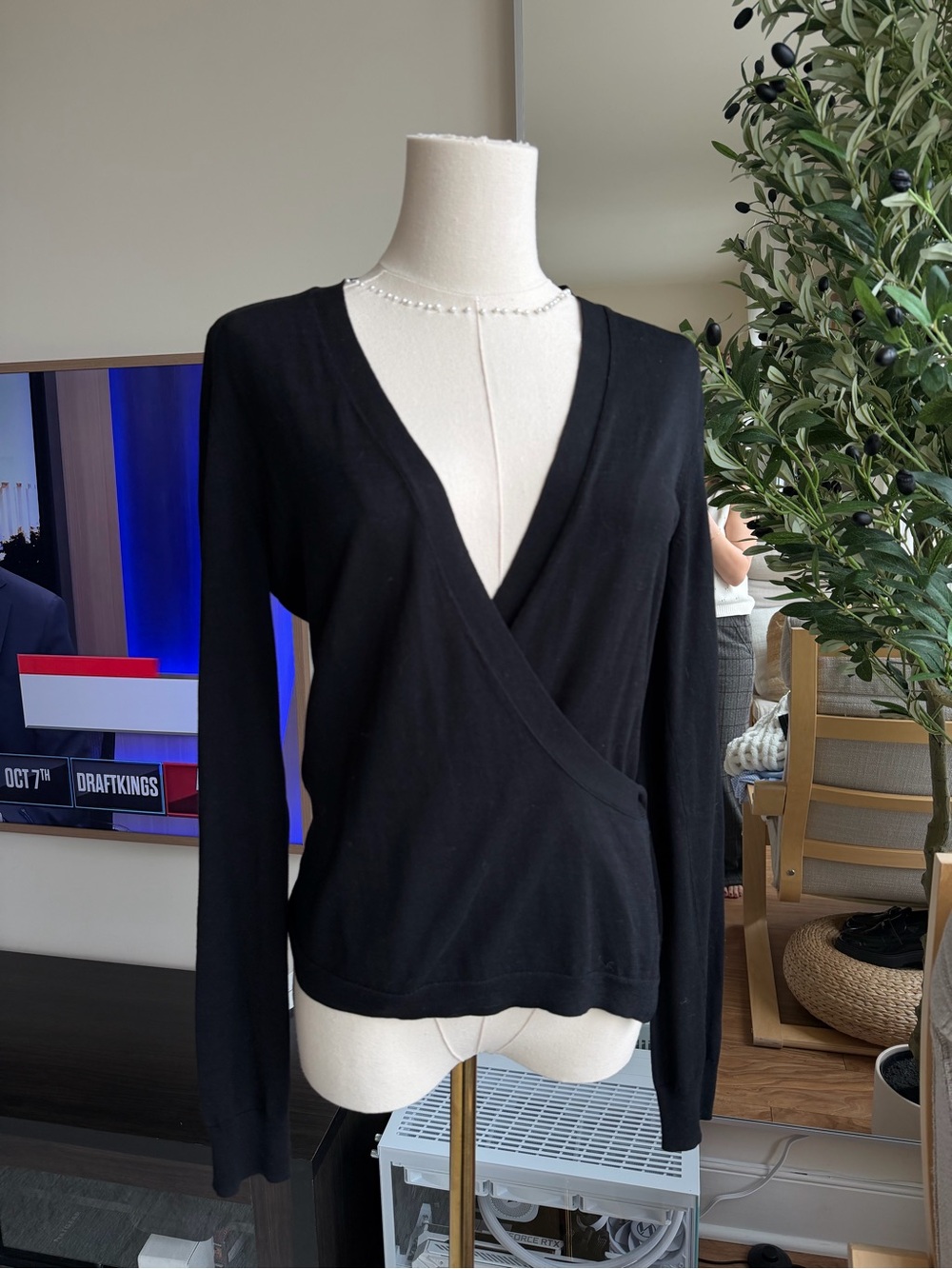 Uniqlo 55% Silk Long-Sleeve Wrap-Style Top | S, Black